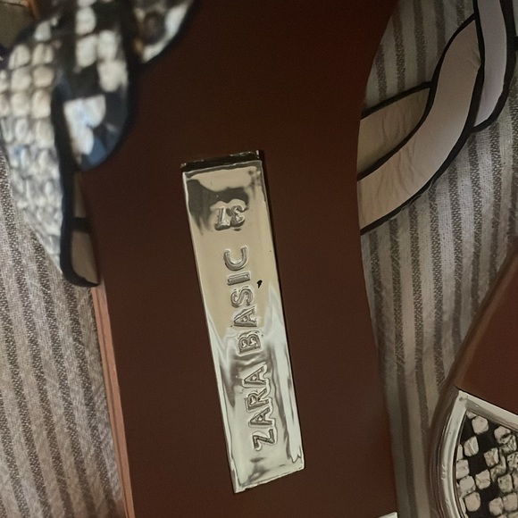 Zara sandals - Picture 2 of 3